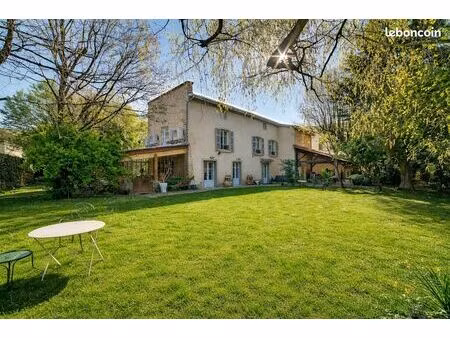 propriété 8 pièces 345 m²