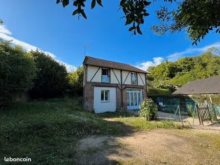 a 45 mn de paris; 7 min de vernon  15 min de mantes et 3 min giverny 