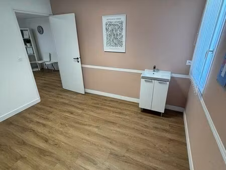 local  salle de soin  dans cabinet para médical