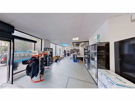 local commercial 472 m² paris