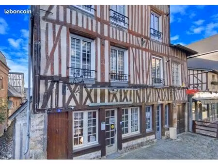 local commercial centre ville