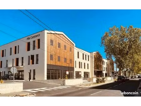 bureau privatif dans pôle médical et commercial à aigues-mortes