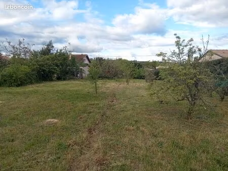 beau terrain constructible avec puit