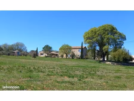 mas en pierre sur terrain 13 000 m2