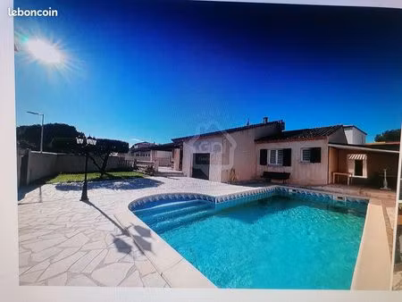villa familiale de plain pied tout confort avec piscine