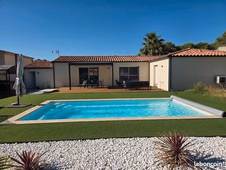 villa contemporaine plain-pied avec piscine – cadre calme en vaunage