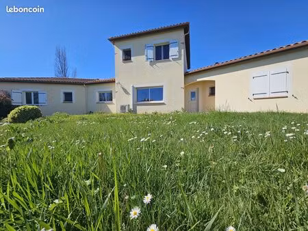 maison 6 pièces 1534 m²