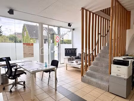 local d'activités de 97 89 m² à joue-les-tours