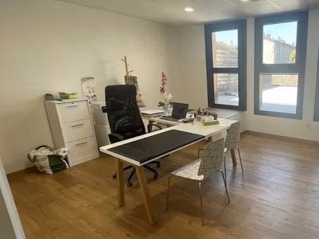 location locaux professionnels 85 m² à les mees (04190)  749 €