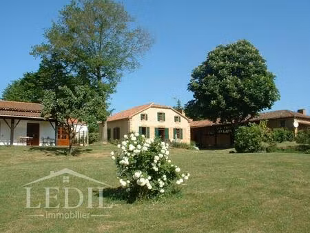 maison de maître  4 gites et piscine