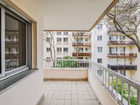 issy les moulineaux - a louer vide 4 pieces de 93 m² avec parking et cave