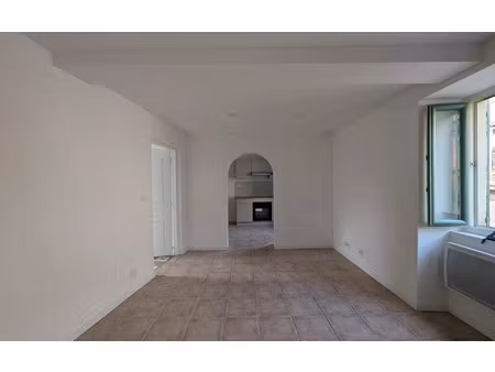 location appartement  m² t-2 à sernhac  620 €