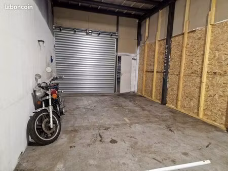 bureaux a louer locaux garages containeur stockage