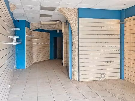local commercial 88 m² nîmes