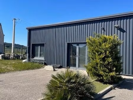 a louer local pro 100 m² – zone commerciale saint-alexandre