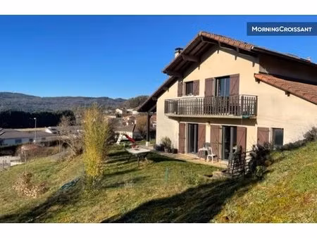 maison entre lacs et forets