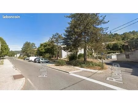 joli t2 500e charges comprises