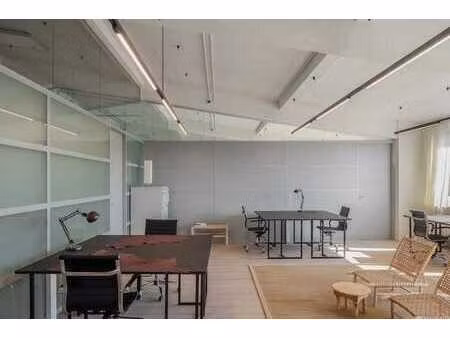 65 m² de bureaux  situation privilégiée près du ring de g...