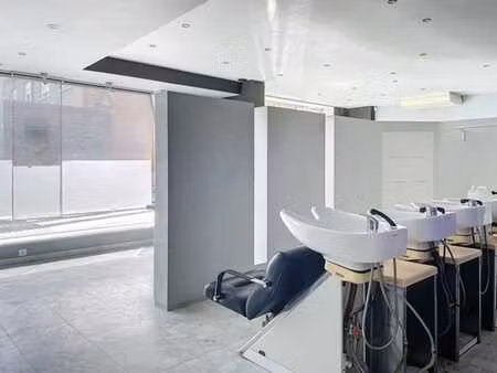 rez commercial idéalement situé avec fort potentiel