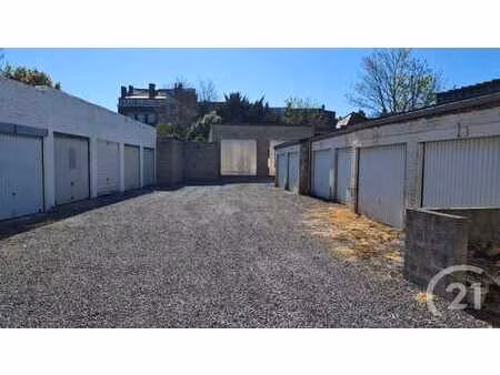lot de 14 garages dont 2 entrepôts