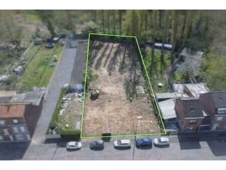 terrain constructible de 1449 m2 situé proche de toutes les