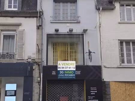 local commercial 80m² | centre-ville carhaix | appartement 3 pièces inclus
