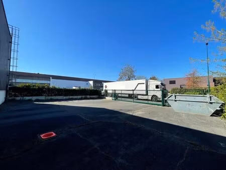 location local d'activités 1 200 m²