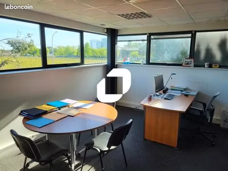bureau 350 m²
