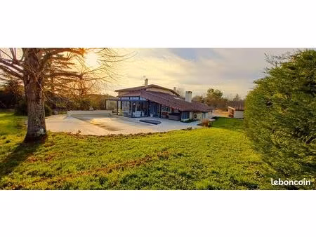 maison . 6 pièces . 288 m²