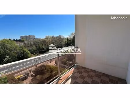 t4 traversant lumineux avec balcon saint lazare  proche corum montpellier