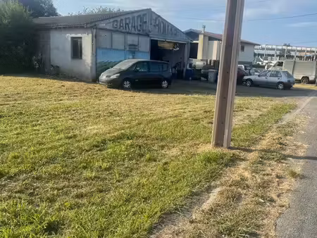 vend fond de garage réparation automobile avec les murs