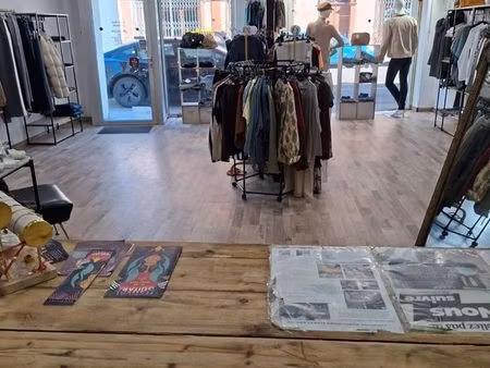 local commercial centre saint jory avec vitrine 55m2