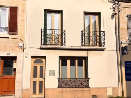 maison de ville lumineuse et bien isolée au cœur de marines