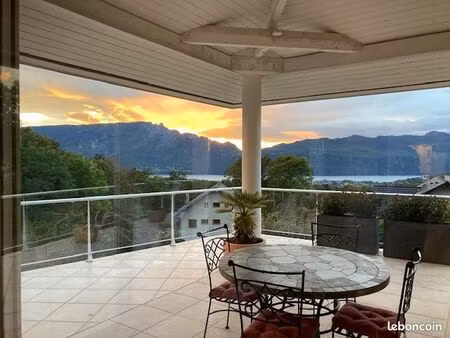 magnifique villa avec superbe vue lac