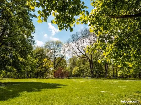 terrain 351 m² ares