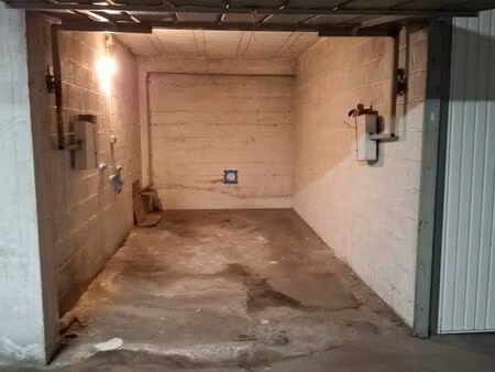 garage fermé à louer