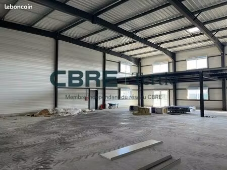 local d'activite 455 m² saint pierre des corps