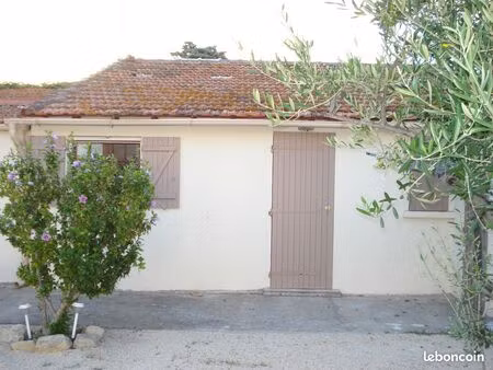 quartier genouillade  proche luma