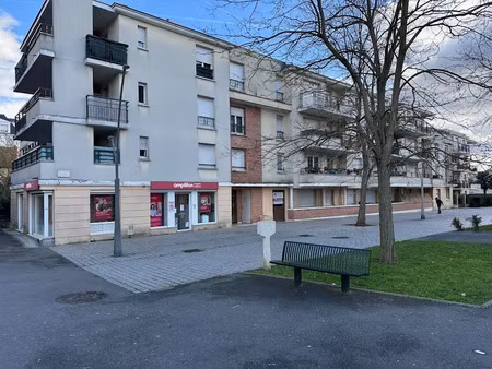 vente locaux professionnels 1 pièce 48 m² à le blanc-mesnil (93150)  208 000 €