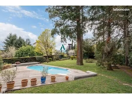 maison 8 pièces 253 m²