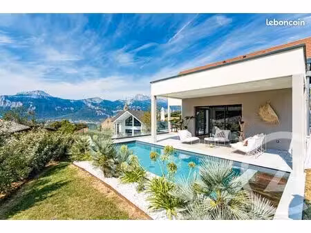 maison 7 pièces 224 m²