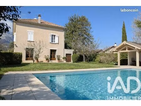 propriété 8 pièces 196 m²