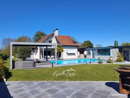 maison 7 pièces 202 m²