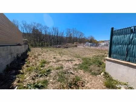 terrain 1 063 m² saint clair de la tour