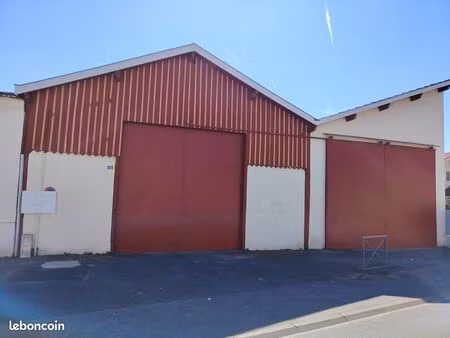 entrepôt hangar stockage atelier