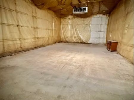 local de stockage 200 m² sécurisé – idéal artisan / stockage matériel – hsp 5 m