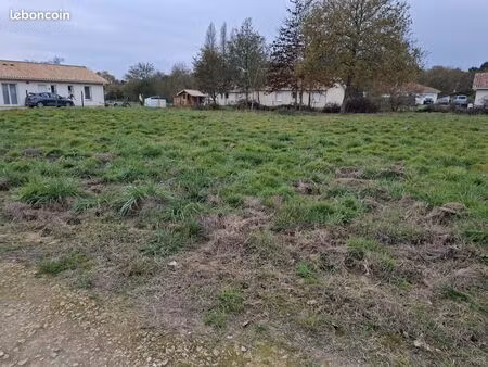 terrain 823 m² labrit