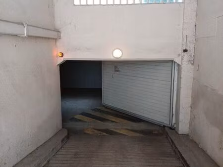 à louer garage fermé
