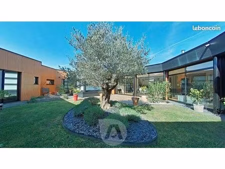 maison 7 pièces 203 m²