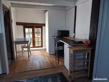 studio à louer dans une ancienne ferme restaurée